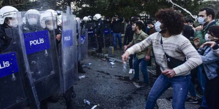 Li Zanîngeha Bogazîçiyê polîsan gelek kes desteser kirin