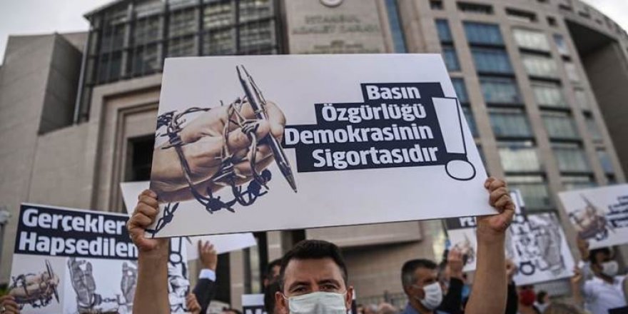 RSF: Li Tirkiyê li ser rojnamegeran gefa girtîgehê heye