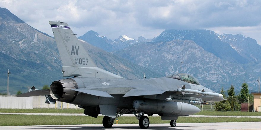 Senatoranê Amerîka waşt ke teyarayê F16î Tirkîya rê nêrê rotiş