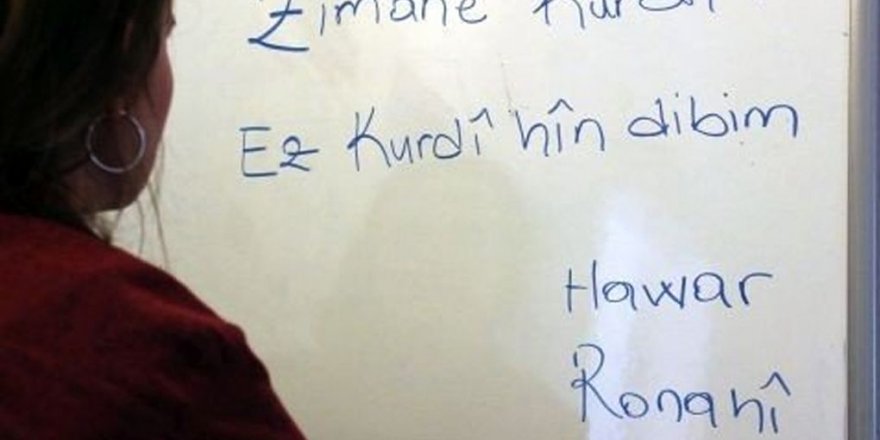 Banga mamoste û xwendekaran: Dersa Kurdî hilbijêrin