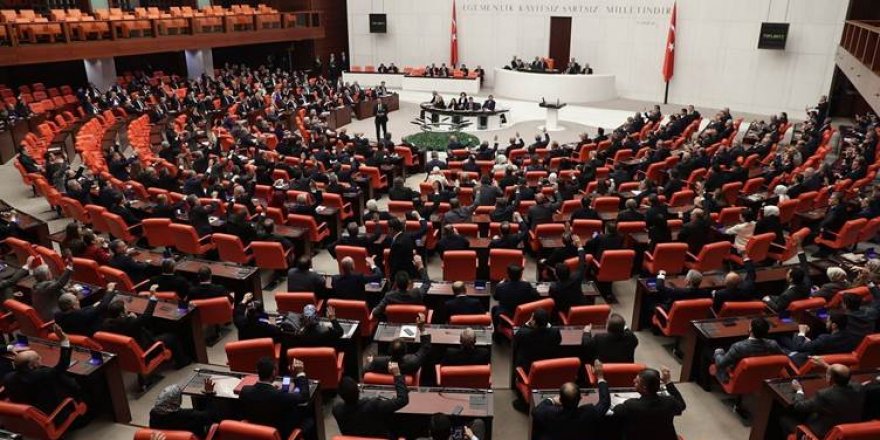 Felzekeyên 14 parlamenteran bo Parlamentoya Tirkiyê hate pêşkêşkirin