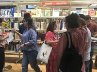 ”Tûnebûna pirtûkên kurdî, civata kurd, ji fêrbûn û xwendina kurdî, hîn dûrtir dixe”