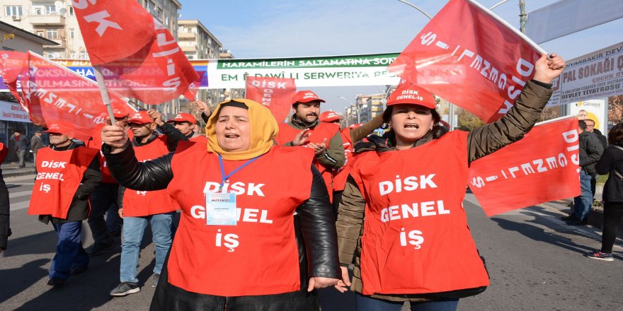 Bi beşdarîya karkerên 14 bajarên Bakurê Kurdistanê mîtîngek girseyî hat lidarxistin