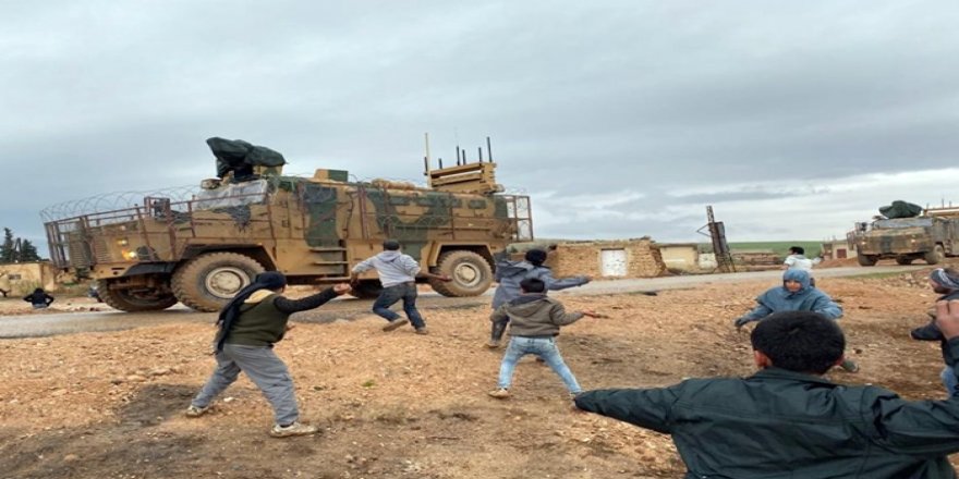 Dewrîyeya eskerî ya Rûsan û Tirkîya Kobanê de protesto bîy