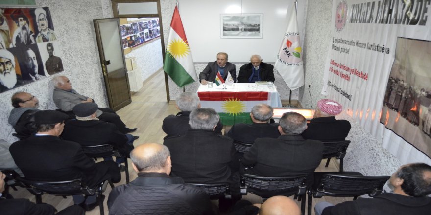 PAK Şaxa Batmanê li ser Komara Kurdistanê li Mehabadê panelek li darxist