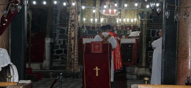 Amed: Keşê dêrê; par em li otelê bûn, îsal jî kes nehat ayînê!