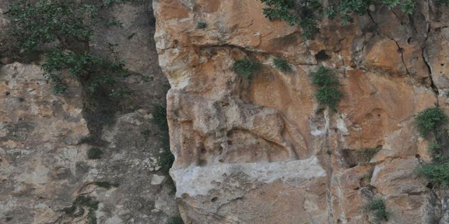 Li Şirnexê fîgura mirovê li ser hespê yê 6 hezar salî hat şikandin