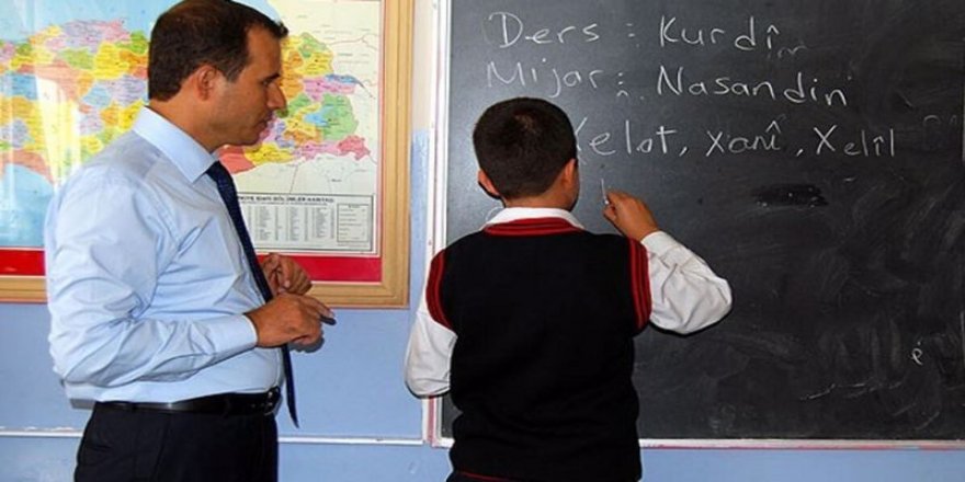 Pirsgirêka mamosteyên Kurdî: Tayîn tune ye.