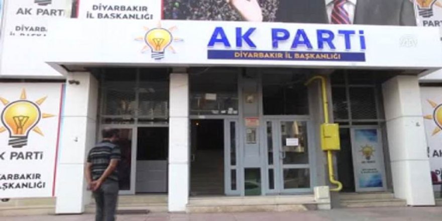 12 serekanê AK Partî ê qezayanê Amedî îstifa kerd