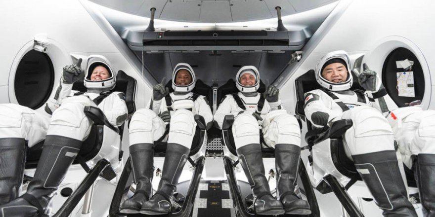 NASAyê tevlî 4 astronotan roketa SpaceXê şandiye fezayê