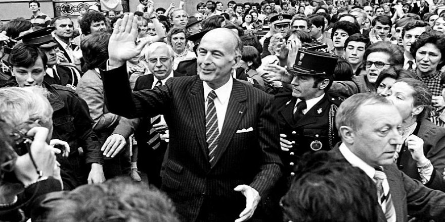 Serekomarê Fransa yo verîn Valery Giscard d’Estaing rîyê vîrusê korona ra merd.