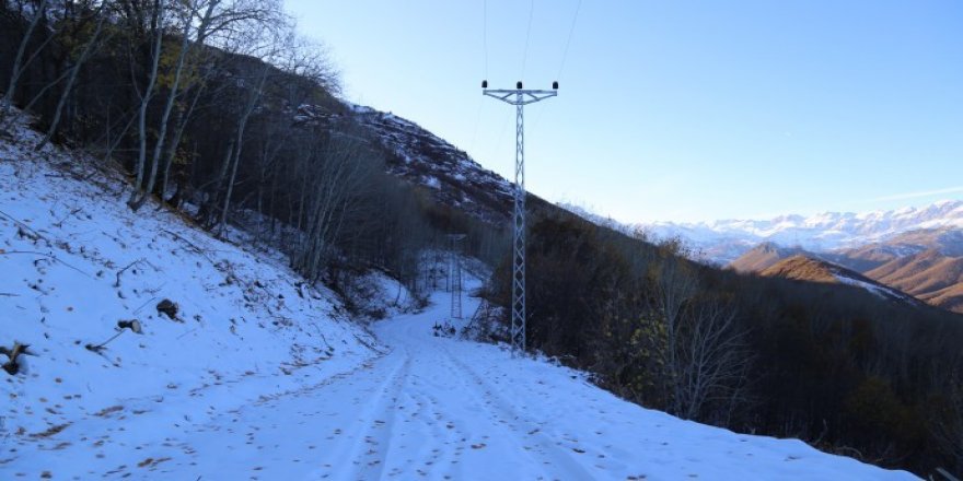 Berfê rêyên 132 gundên Dêrsimê li çûn û hatinê girt