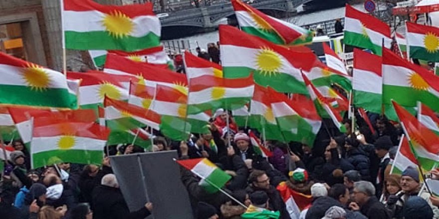 PAK-EWROPA: Roja Ala Kurdistanê li hemû Kurdistanîyan pîroz be
