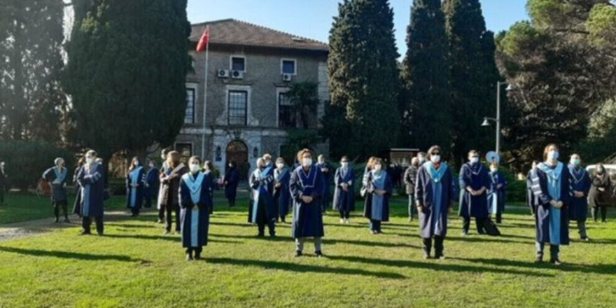 Akademîsyenan zî rektoro qeyûm protesto kerd