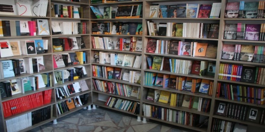 Li Êlihê bi navê Roza pirtûkfiroşek vebû
