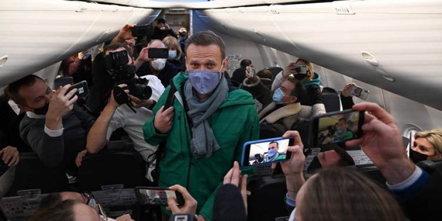 Navalniyê ku hatibû jehrîkirin çawa gihîşt Moskowê hat binçavkirin