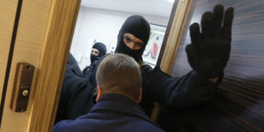 Polîs avêt ser mal û ofîsên muxalifê Rûs Navalni   