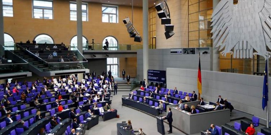 Parlamentereke Alman: Tirkiyê qirkirina netewî li dijî Kurdan kiriye