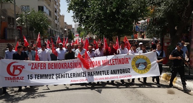 Farqîn: Qeyûm karkirên şaredarîyê mecbûrê meşê kir!