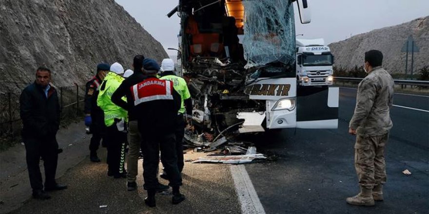 Riha de otobusa Dîyarbekirî qeldîya: 3 kesî merdî, 30 birîndarî estê