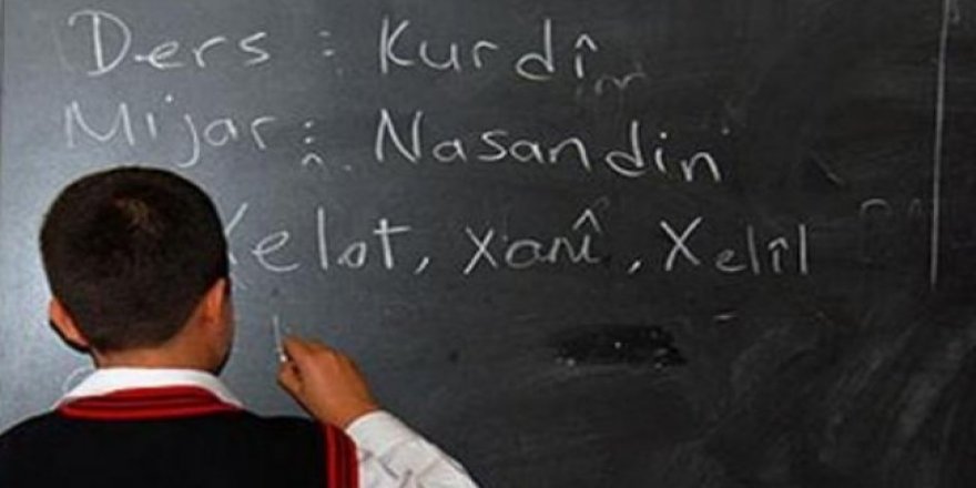 Ji 20 hezar mamosteyan tenê 3 ji bo dersa Kurdî