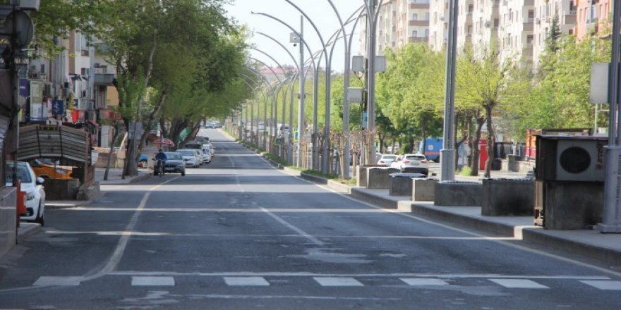 Piştî qedexeyê Amed ket nava bêdengiyê