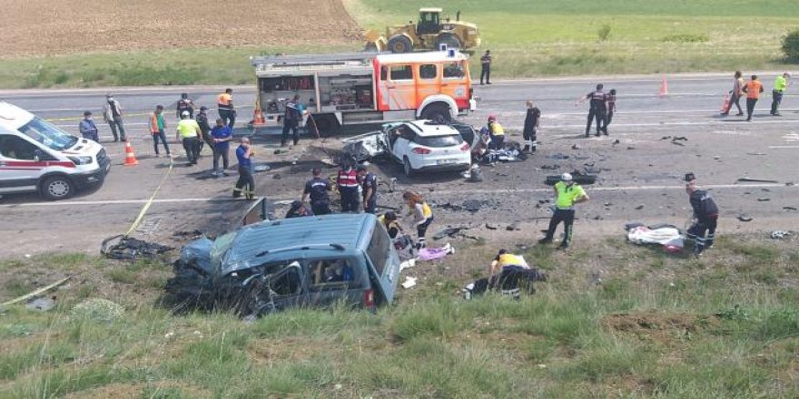 Li Sêwasê du otomobîlan li hevdan û 9 kesan jiyana xwe ji dest dan