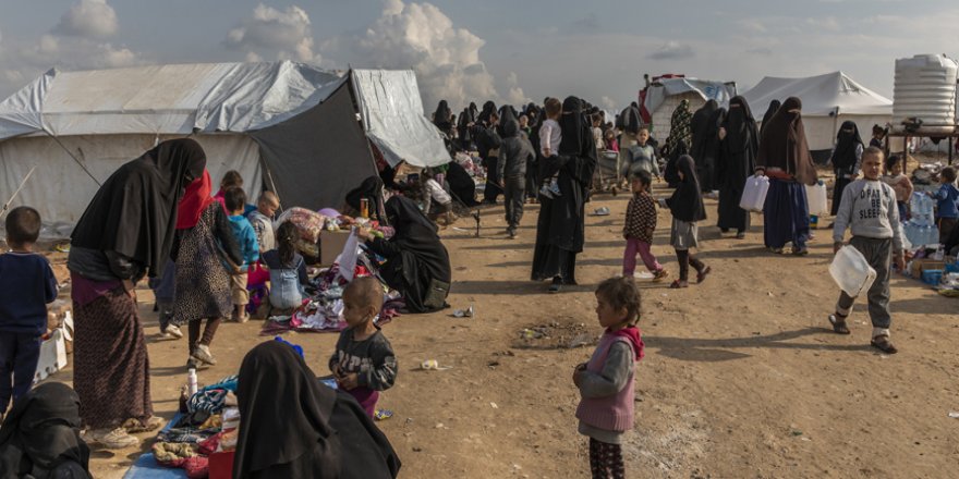 Bi dehan malbatên din ên DAIŞê ji kampa Holê hatin derxistin