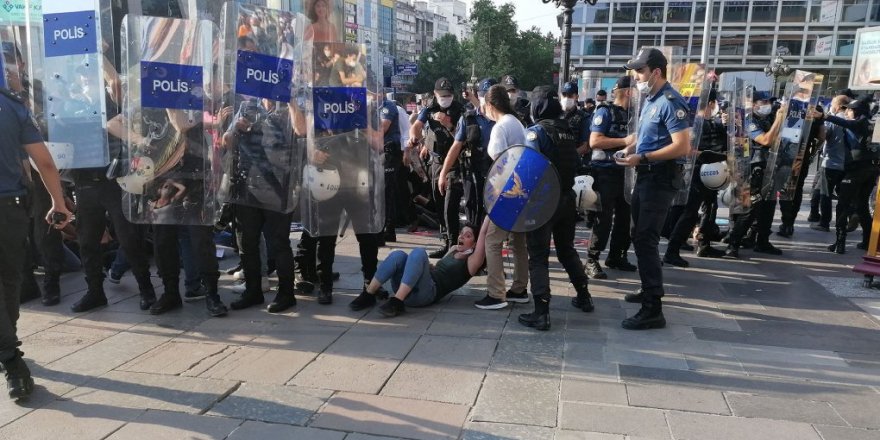 “Azadiya protestokirinê bi awayekî cidî tê astengkirin”