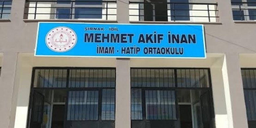 Li dijî mamosteyê ku gotibû “Sirûda we Kurdan tine, tenê govenda we heye” gilî hat kirin