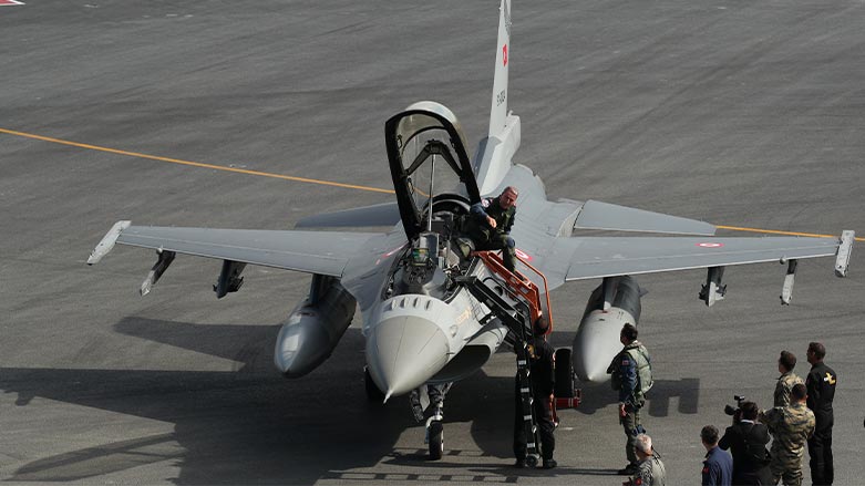 Tirkiye dixwaze 40 firokeyên F-16 ji Amerîka bikire