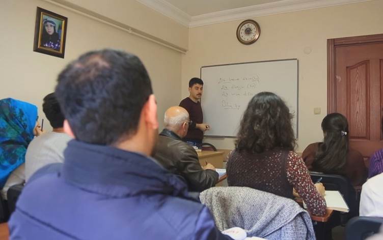 Li Stenbolê kursên zimanê Kurdî dest pê kir