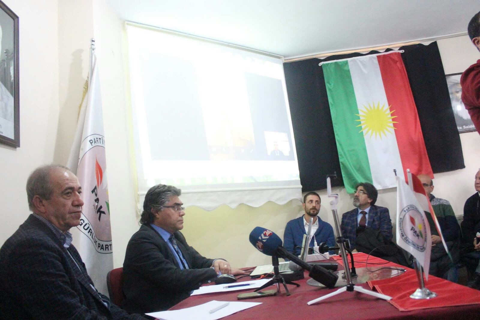Özçelik: "Divê Alternatîfa Me ‘Bloka Kurdî’ Be!''
