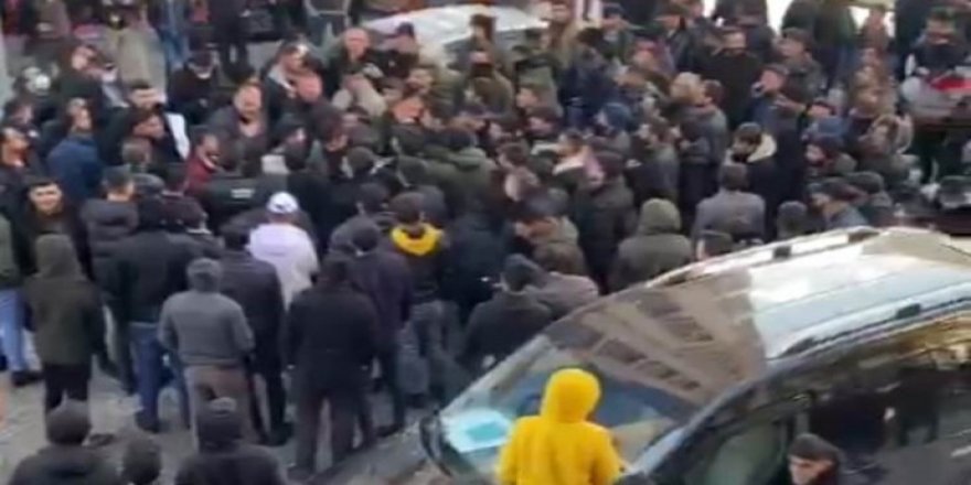 Li Geverê bi hezaran kes bi dirûşma “Me dişêlînin” daketin qadan
