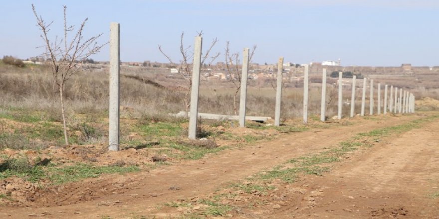 Diyarbekir I Cihê ku ji bo ‘Daristana Bahçelî’ hatiye terxankirin bi têlan hat pêçan