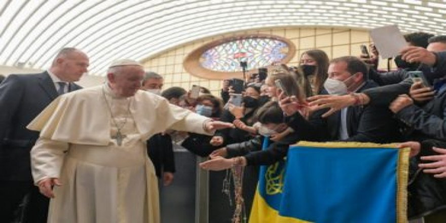 Zelenskî ji bo navbeynkariyê Papa vedixwîne Ukraynayê