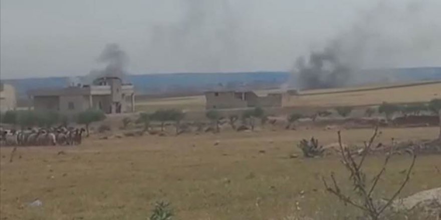 Rûsyayê pêgehên çekdaran li nêzikî rêya Efrîn-Ezazê kirin armanc