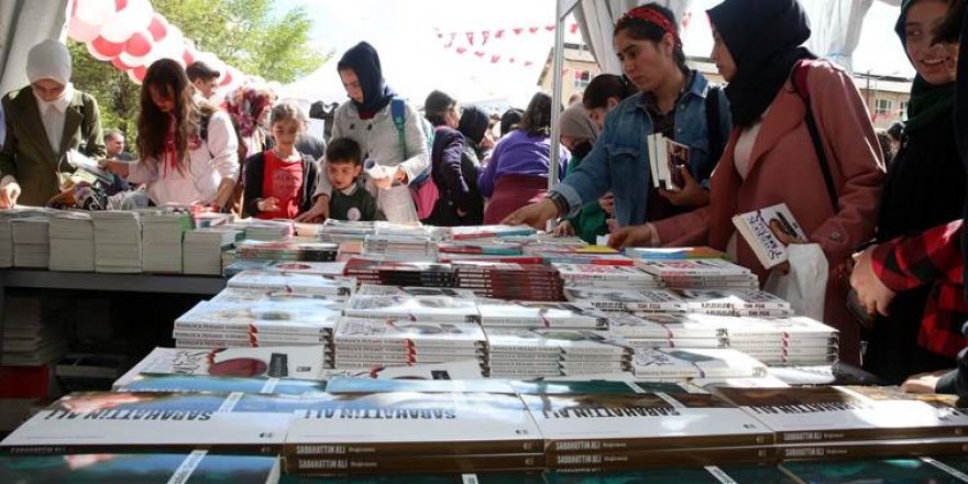 Weşanxaneyên Kurdî bo pêşengeha li Bedlîsê nehatine vexwendin