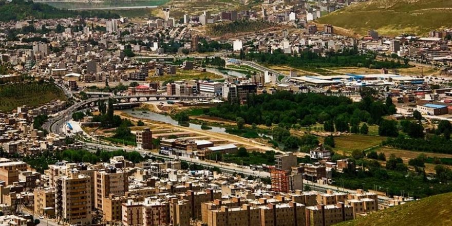 Dest biserdegirtina 200 avahiyên bajarê Mehabadê ji aliyê hevwelatiyekî Tewrêzê
