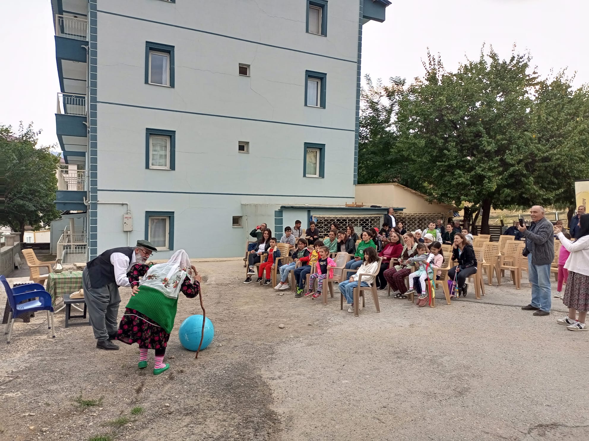 Li kolanên Dêrsîmê şanoya Zazakî