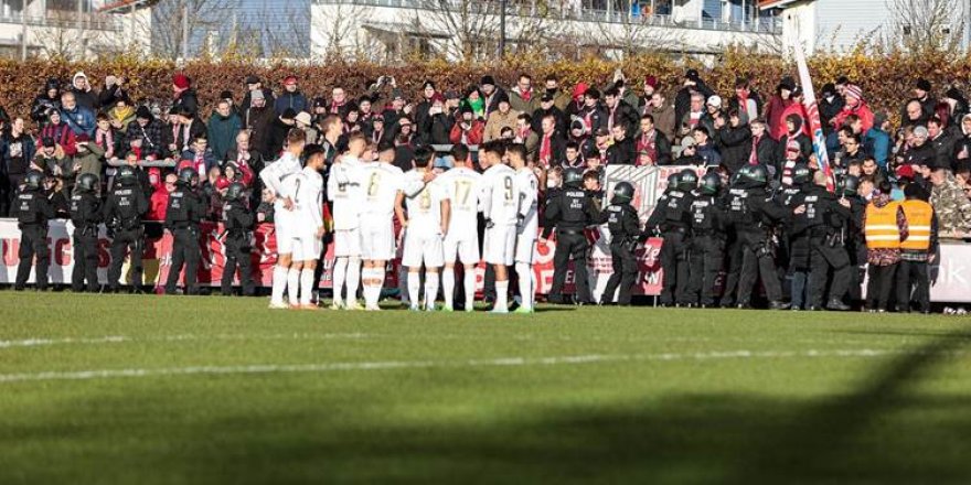 Polîsên Alman ji ber Ala Kurdistanê êrişî alîgirên FC Bayern Munchenê kirin