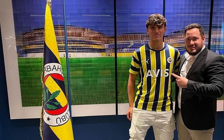 Fenerbahçeyê ji ber ‘Ala Kurdistanê’ girêbesta bi lîtstikvanê Kurd re hilweşand