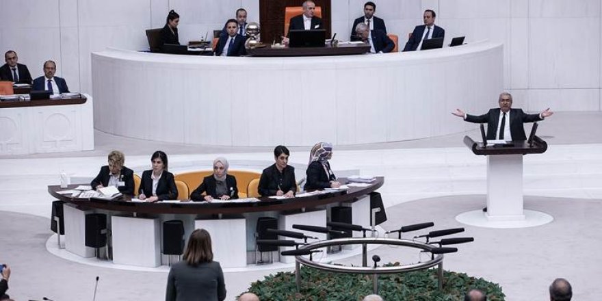 Li Parlamentoya Tirkiyê rê bi axaftina Kurdî nehat dayîn