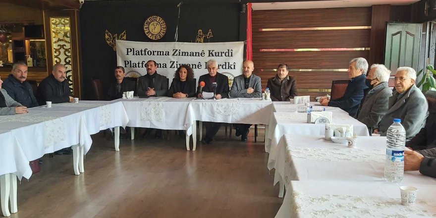 Platforma Ziwanê Kurdkî: Semedê gedeyanê xo Ziwanê Kurdkî Biweçînêne!