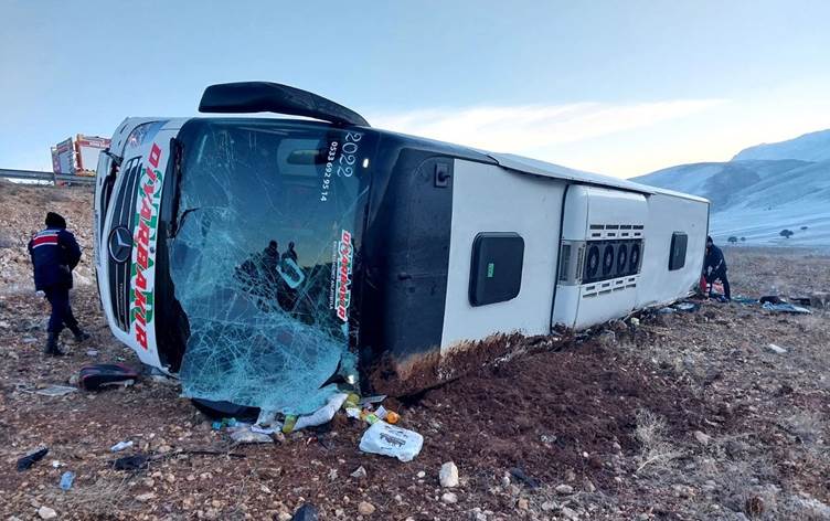 Otobusa ku ji Amedê diçû Bodrumê qulibî: 8 mirî, 35 birîndar