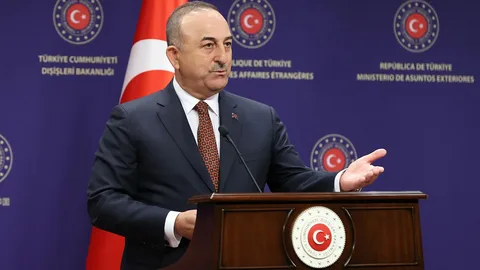 Çavuşoglu: Ji bo jinavbirina YPGê em ê bi rejîma Sûriyê re hevkariyê bikin