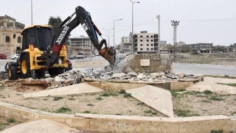 Doh li Efrînê, îro li Nisêbînê: Peykera Newrozê hate hilweşandin