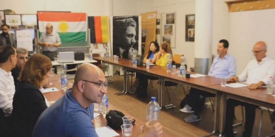 ALMANYA - Ji bo Kurdî konferans hat lidarxistin