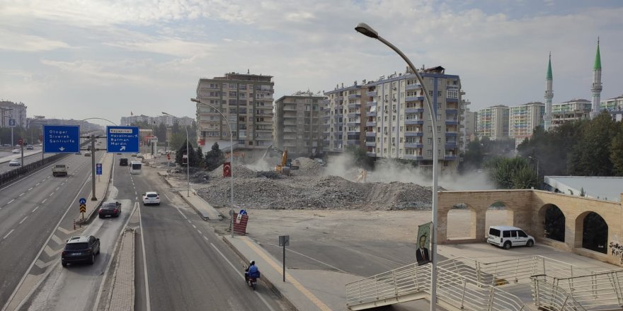 Dîyarbekir de bînayî bêkontrol yenê rijnayîş û şar mîyanê tozî de mendo!