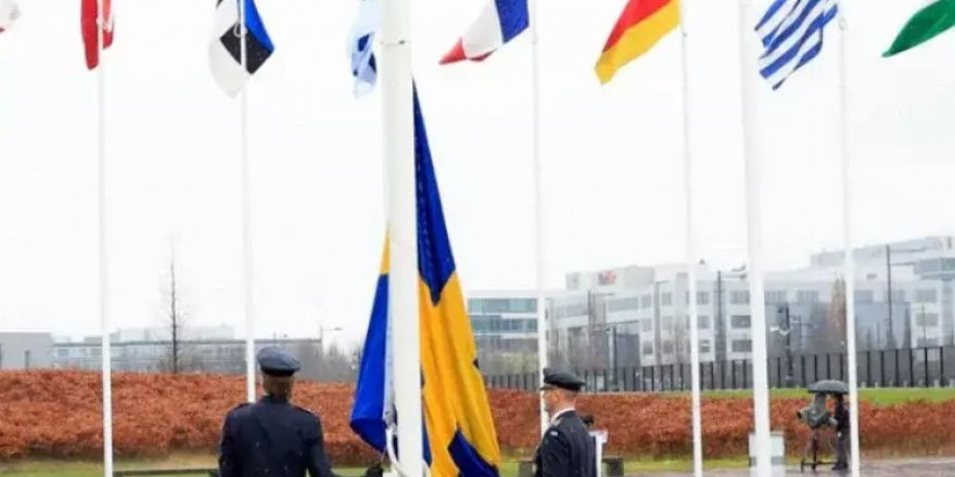 Ala Swêdê li biryargeha NATOyê hate bilindkirin